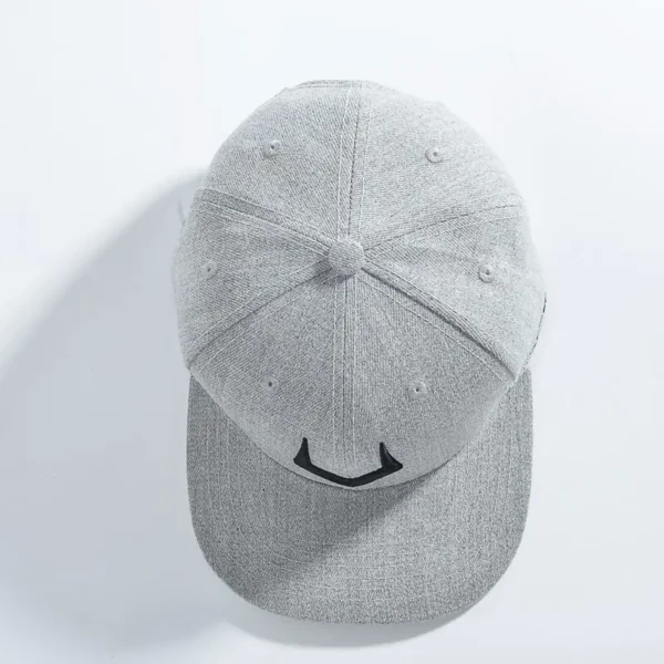 Boné Snapback de Lã Cinza com Bordado 3D – Estilo Urbano - Imagem 2