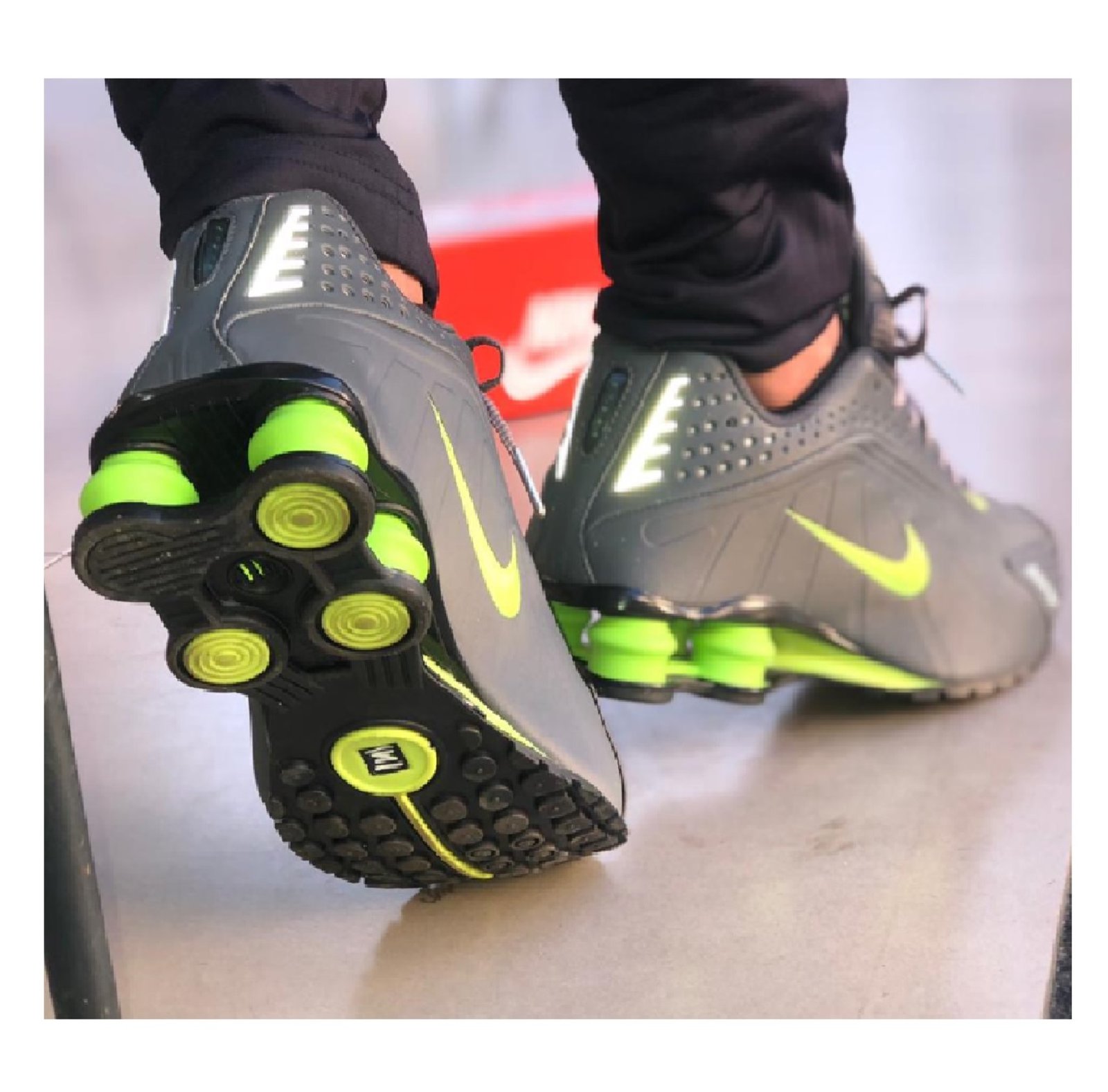 ênis Nike Shox R4 Masculino Grafite e Verde – Tamanho 40 - Imagem 4