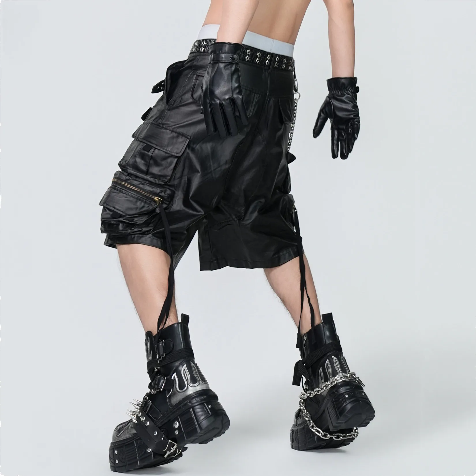 Bermuda Cargo Unissex Techwear Preta | Multi Bolsos Streetwear Premium | LANÇAMENTO - Imagem 2