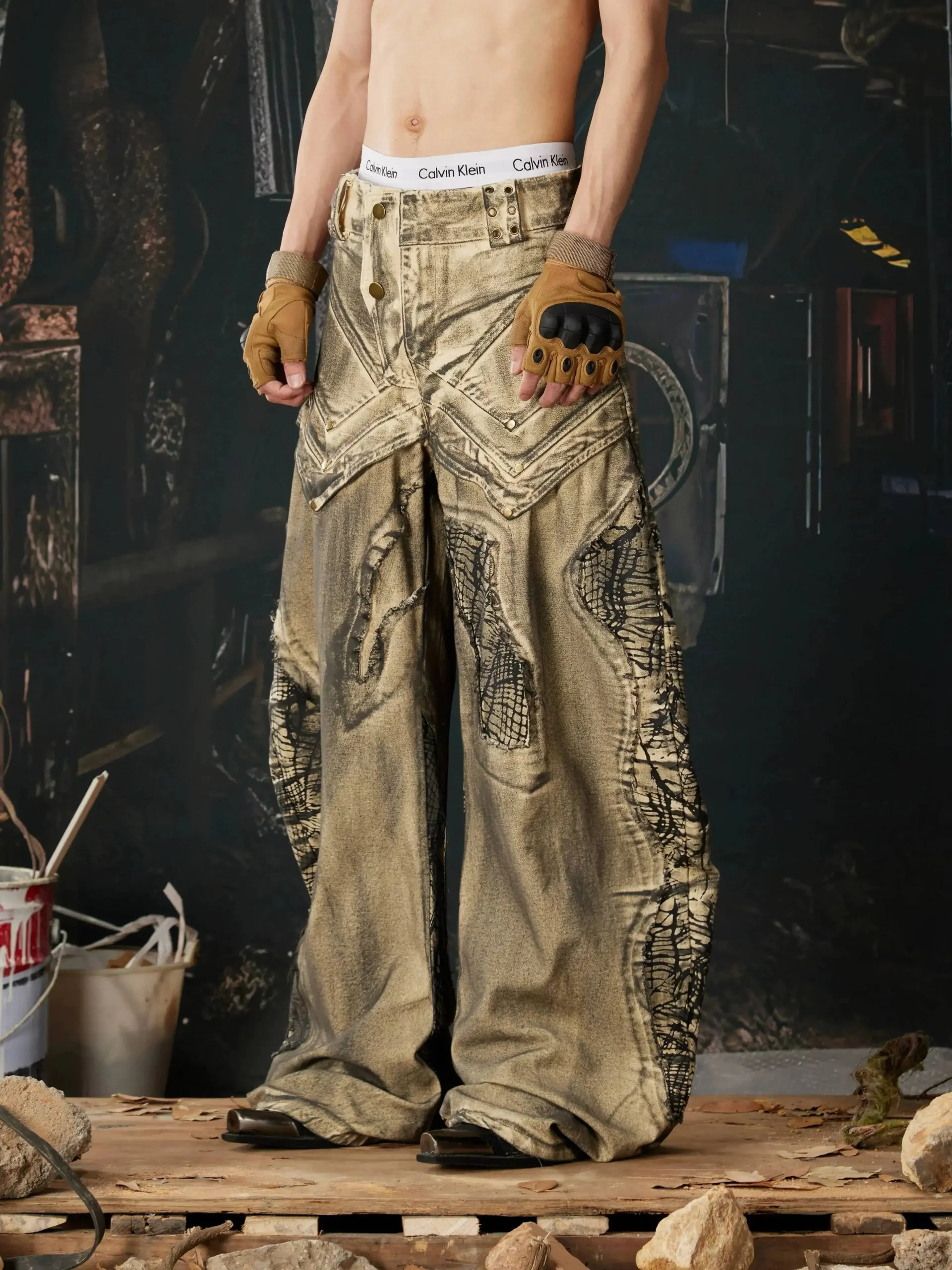Calça Jeans Luzhen Original Premium Unissex, Patchwork e Lavagem Exclusiva | Wide Fit Streetwear - Imagem 4