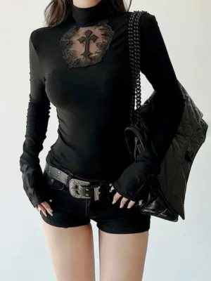 Top Feminino Manga Longa | Blusa Preta com Gola Alta e Recorte Cruz