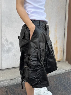 Bermuda Masculina Impermeável Streetwear | Bermuda Preta Multi Bolsos para Academia e Dia a Dia | LANÇAMENTO