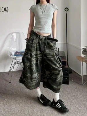 Bermudão Jeans Camuflado Unissex Streetwear | Cargo Wide Leg com Bolsos Utilitários | LANÇAMENTO